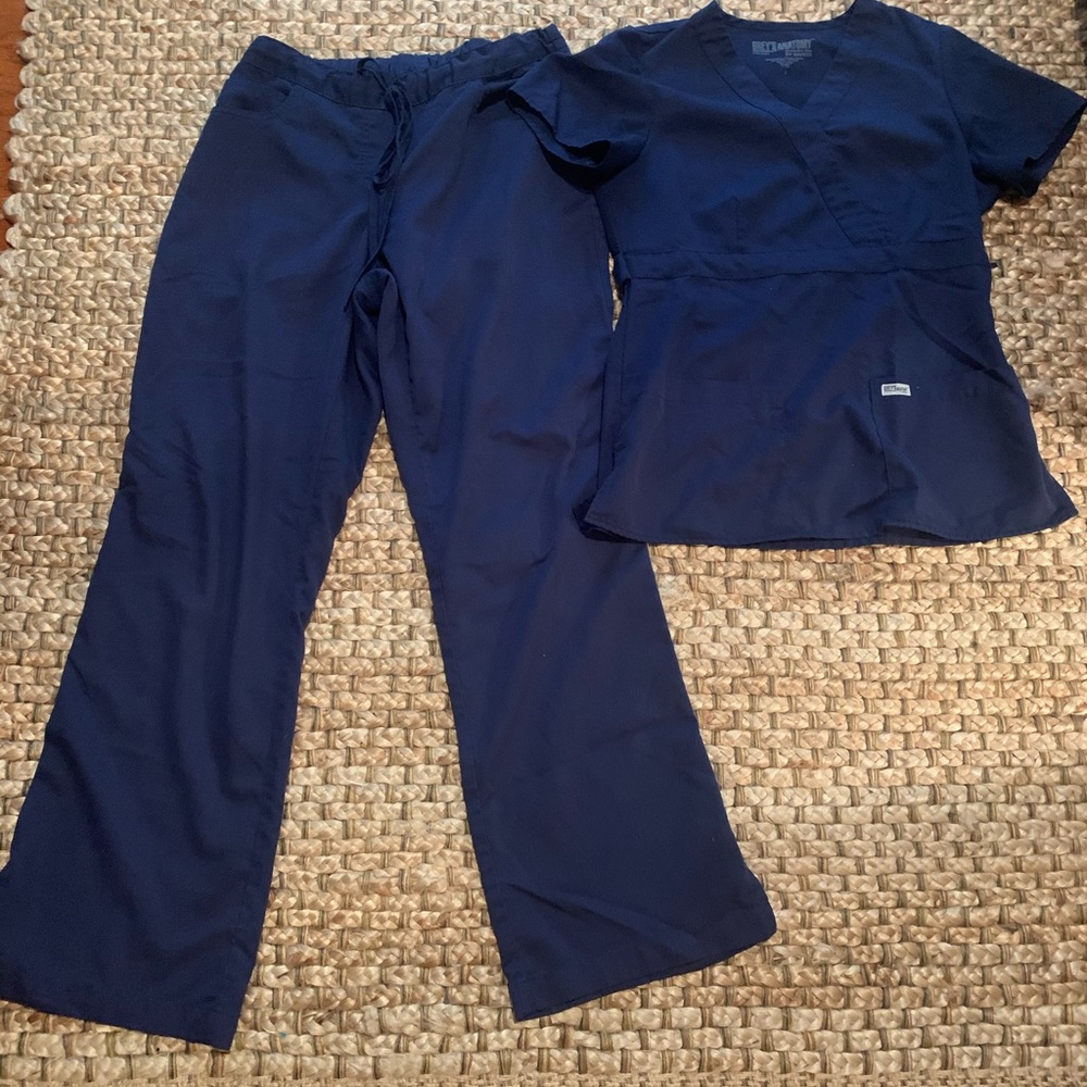 Grey’s Anatomy Scrubs Navy Small! 🙌🙌🙌